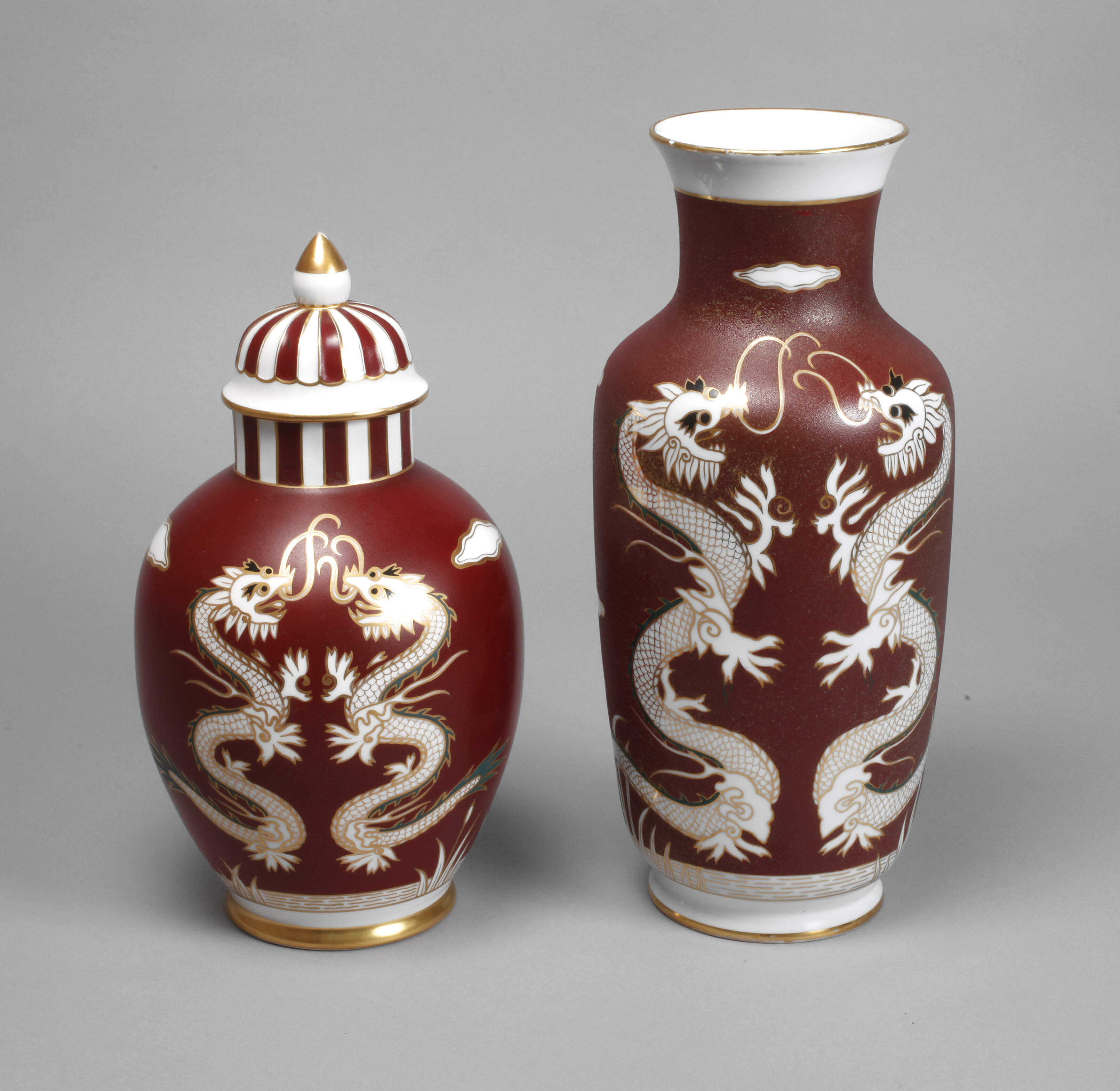 Fraureuth zwei Art déco-Vasen mit Drachenmotiv