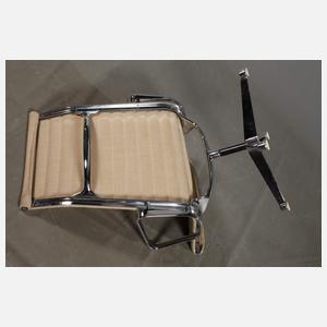 Charles & Ray Eames Sessel EA112