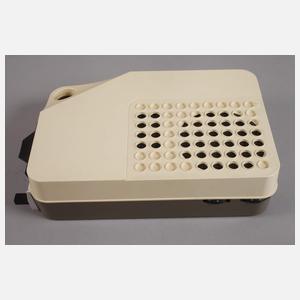 Vier tragbare Kassettenrecorder