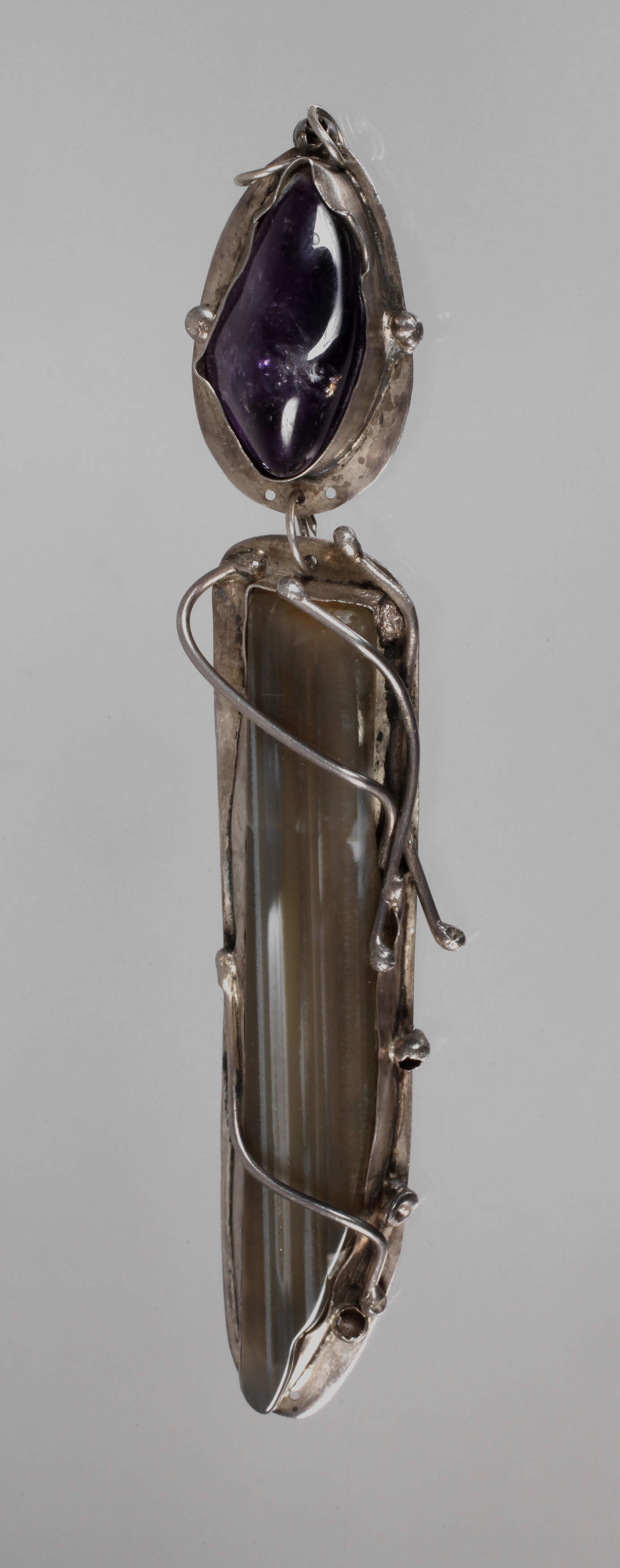 Großer Designanhänger mit Steinbesatz