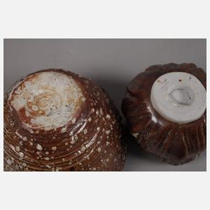 Vier moderne Keramiken