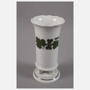 Meissen vier Teegedecke und Vase Weinlaubdekor