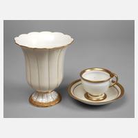 Meissen Tasse mit Untertasse und Vase Golddekor111