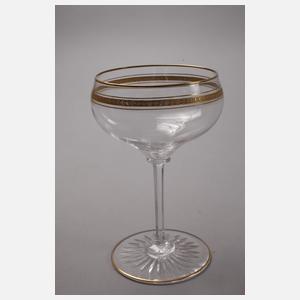 Zehn Champagnerschalen