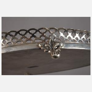 Silbertablett und Henkelschale