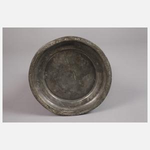 Zinnwalzenkrug mit Wappen