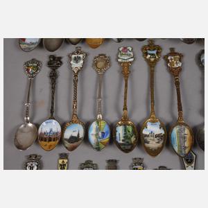 Sammlung Andenkenlöffel mit Emaille