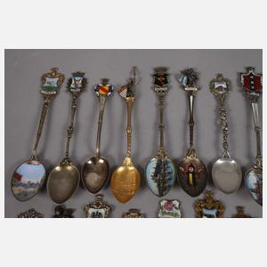 Sammlung Andenkenlöffel mit Emaille