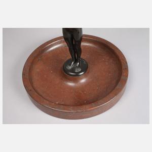 Marcel Kleine, weiblicher Akt auf Schale