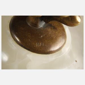 Kleiner tanzender Faun auf Marmorschale