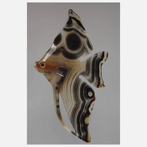 Drei Achat-Schnitzereien