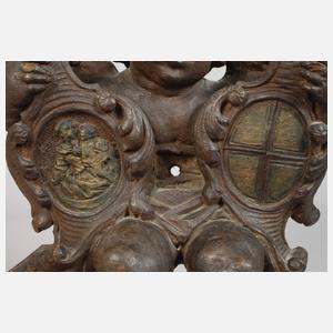 Geschnitzte Engelsdarstellung