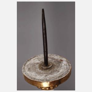 Geschnitzter Altarleuchter