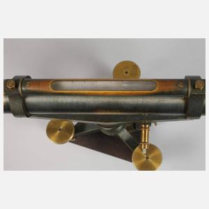 Zwei Nivelliergeräte