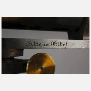 Zwei Nivelliergeräte