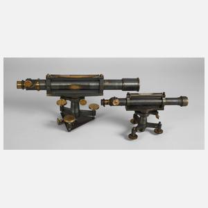 Zwei Nivelliergeräte