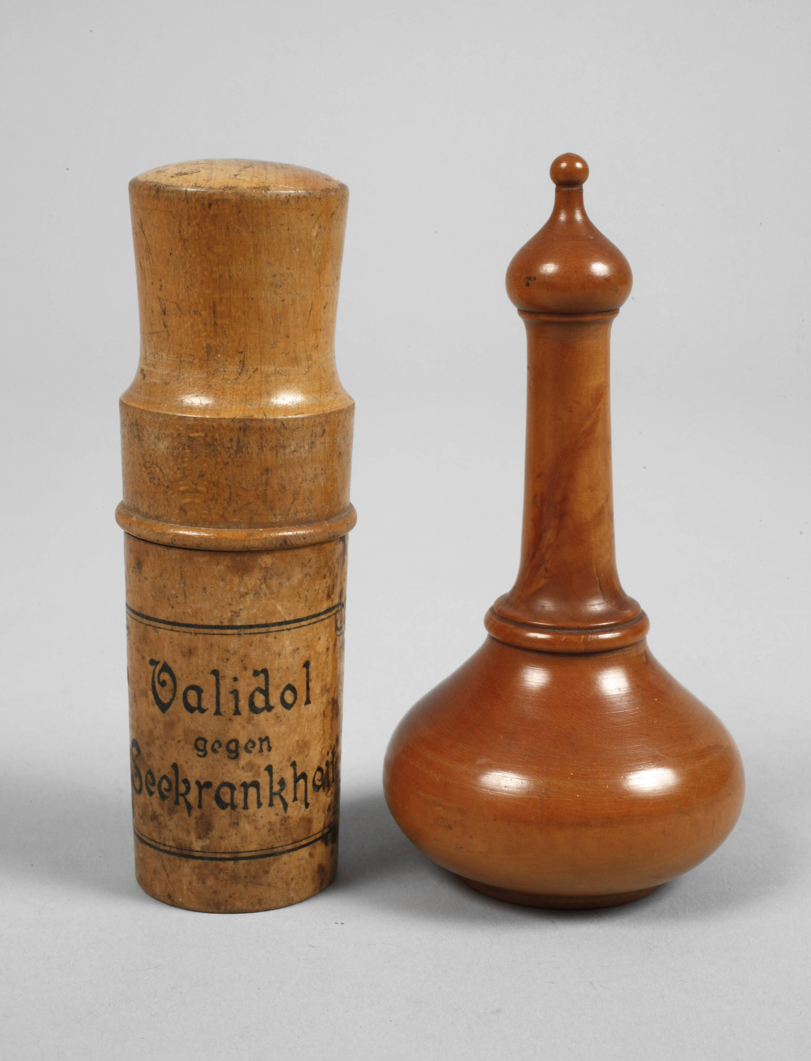 Zwei Apothekergefäße