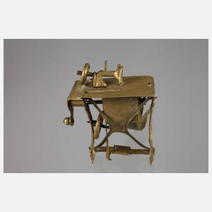 Maßband als Nähmaschine