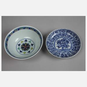 Drei Teile Porzellan