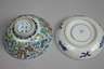 Drei Teile Porzellan