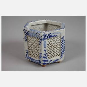 Drei Teile Porzellan