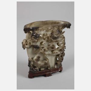 Zwei Steinschnitzereien