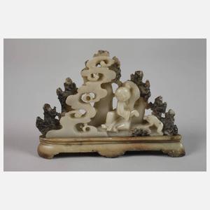 Zwei Steinschnitzereien