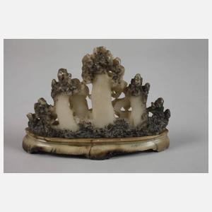 Zwei Steinschnitzereien