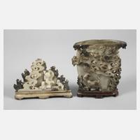 Zwei Steinschnitzereien111