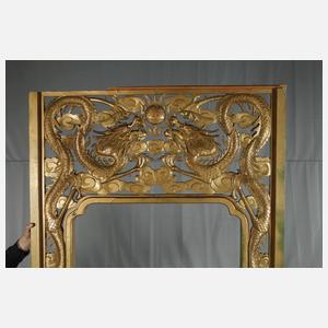 Geschnitzter Portalrahmen