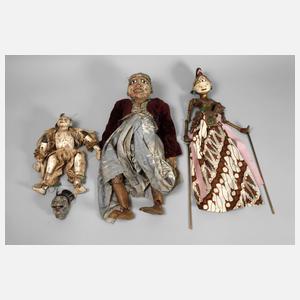 Drei historische Marionetten