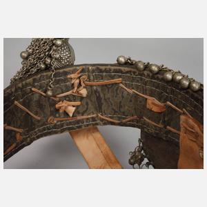 Folkloristischer Kopfschmuck