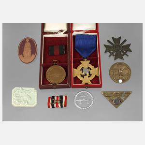 Konvolut Orden und Abzeichen 3. Reich