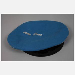 Zwei studentische Schirmmützen