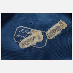 Zwei studentische Schirmmützen