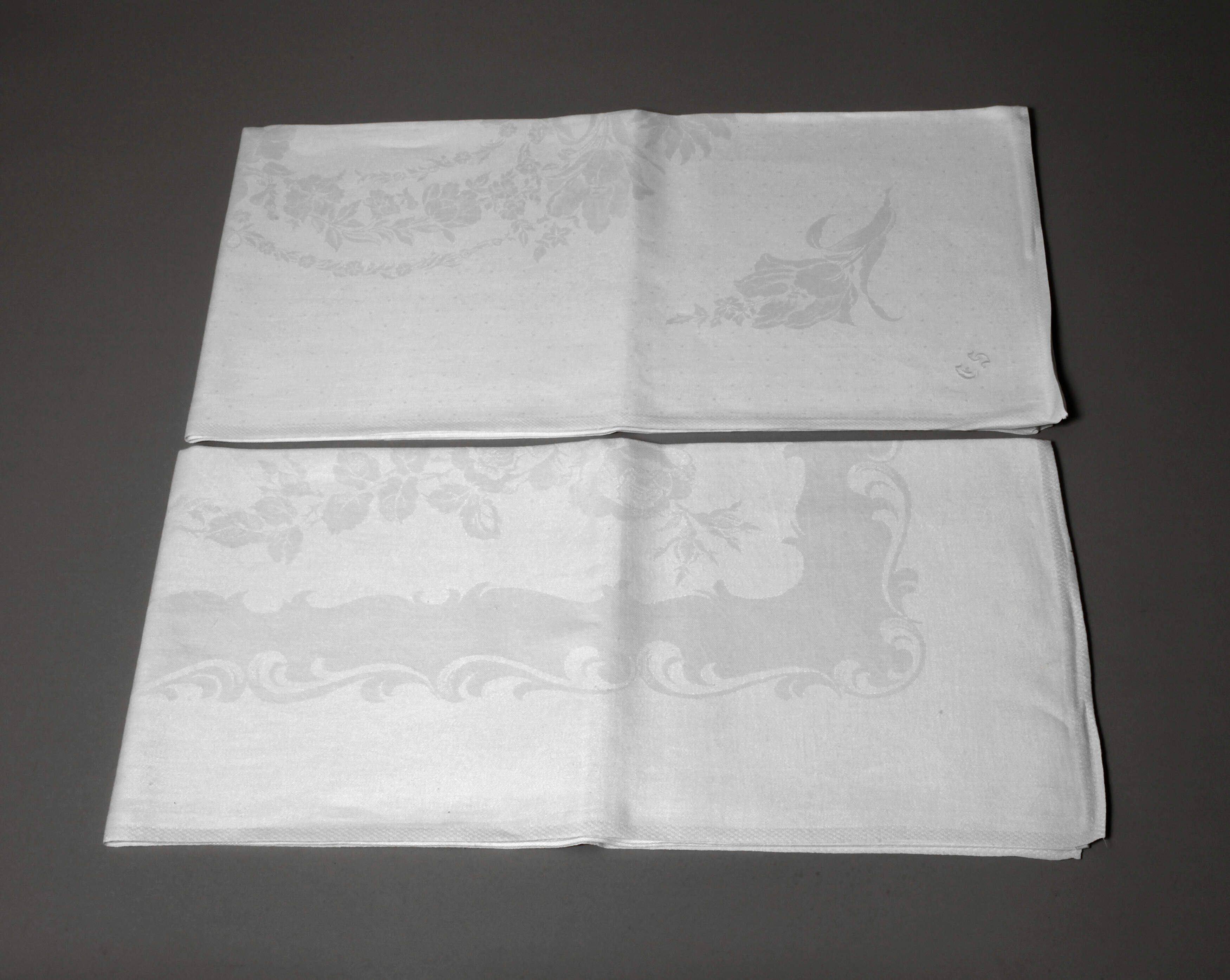 Konvolut quadratische Tischtücher