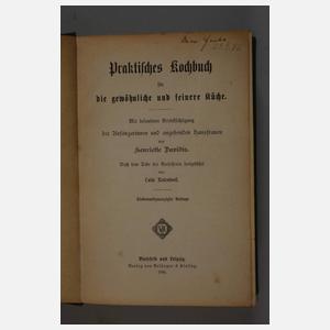 Acht alte Kochbücher