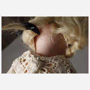 Zwei kleine Porzellankopfpuppen