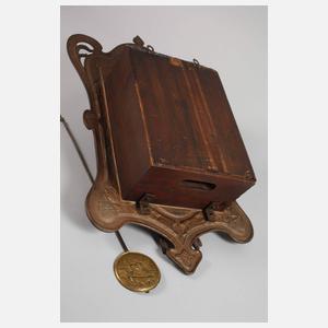 Jugendstil-Wanduhr Eisenguss