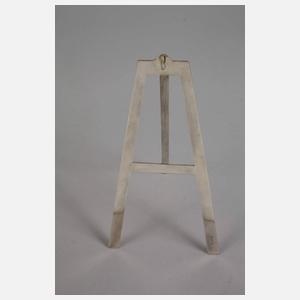 Silberner Taschenuhrenständer als Staffelei