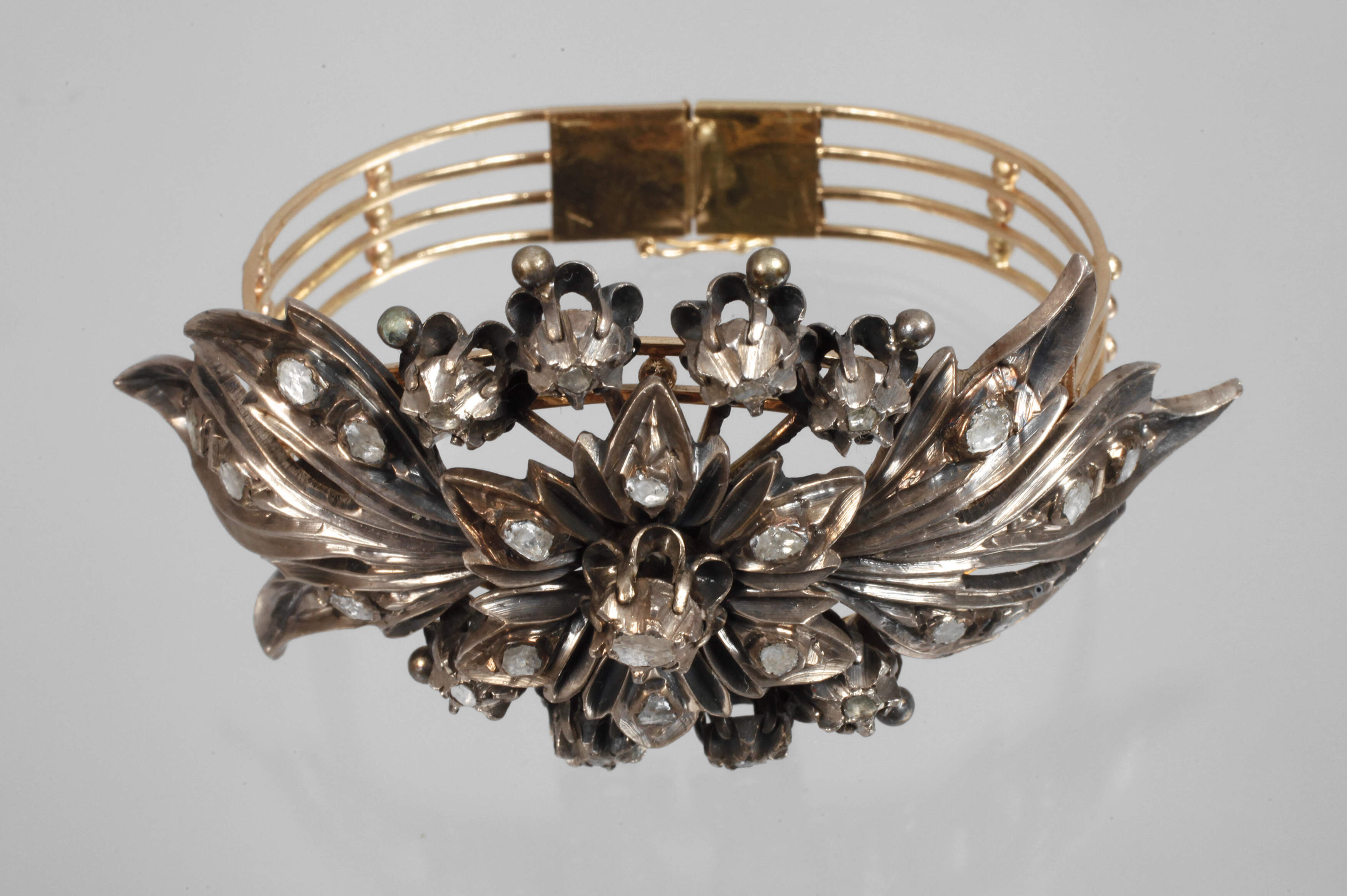 Armreif mit Diamanten