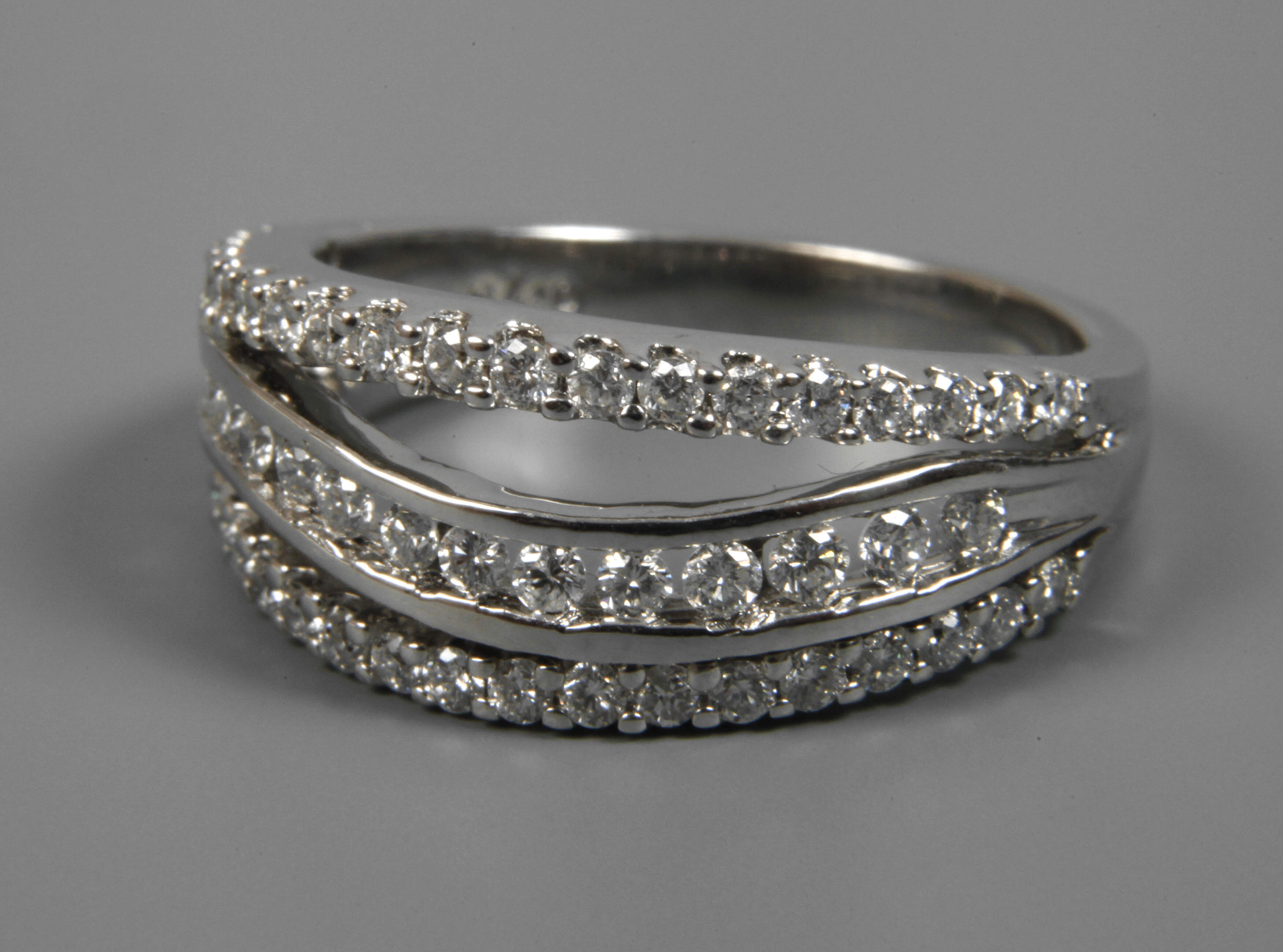 Damenring mit Brillanten