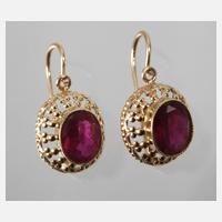Paar Ohrringe mit Rubinbesatz111