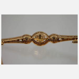 Feine Brosche mit Perle und Diamanten