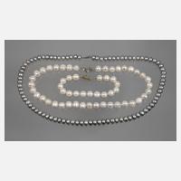 Zwei Perlenketten und Armband111