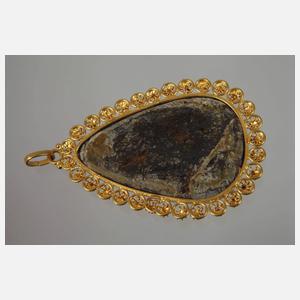 Anhänger mit großem Türkis