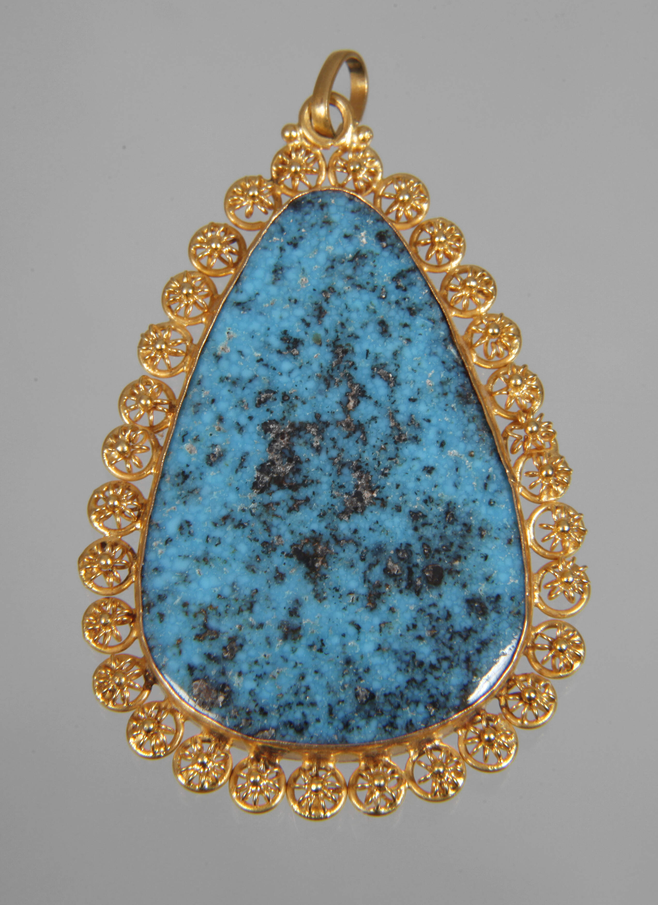 Anhänger mit großem Türkis