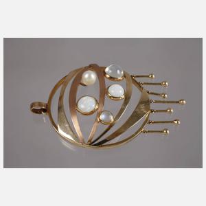 Schmuckanhänger mit Opalen und Mondsteinen