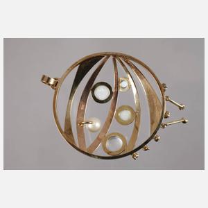 Schmuckanhänger mit Opalen und Mondsteinen