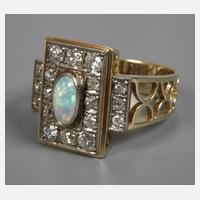 Prachtvoller Ring mit Edelopal und Diamanten111